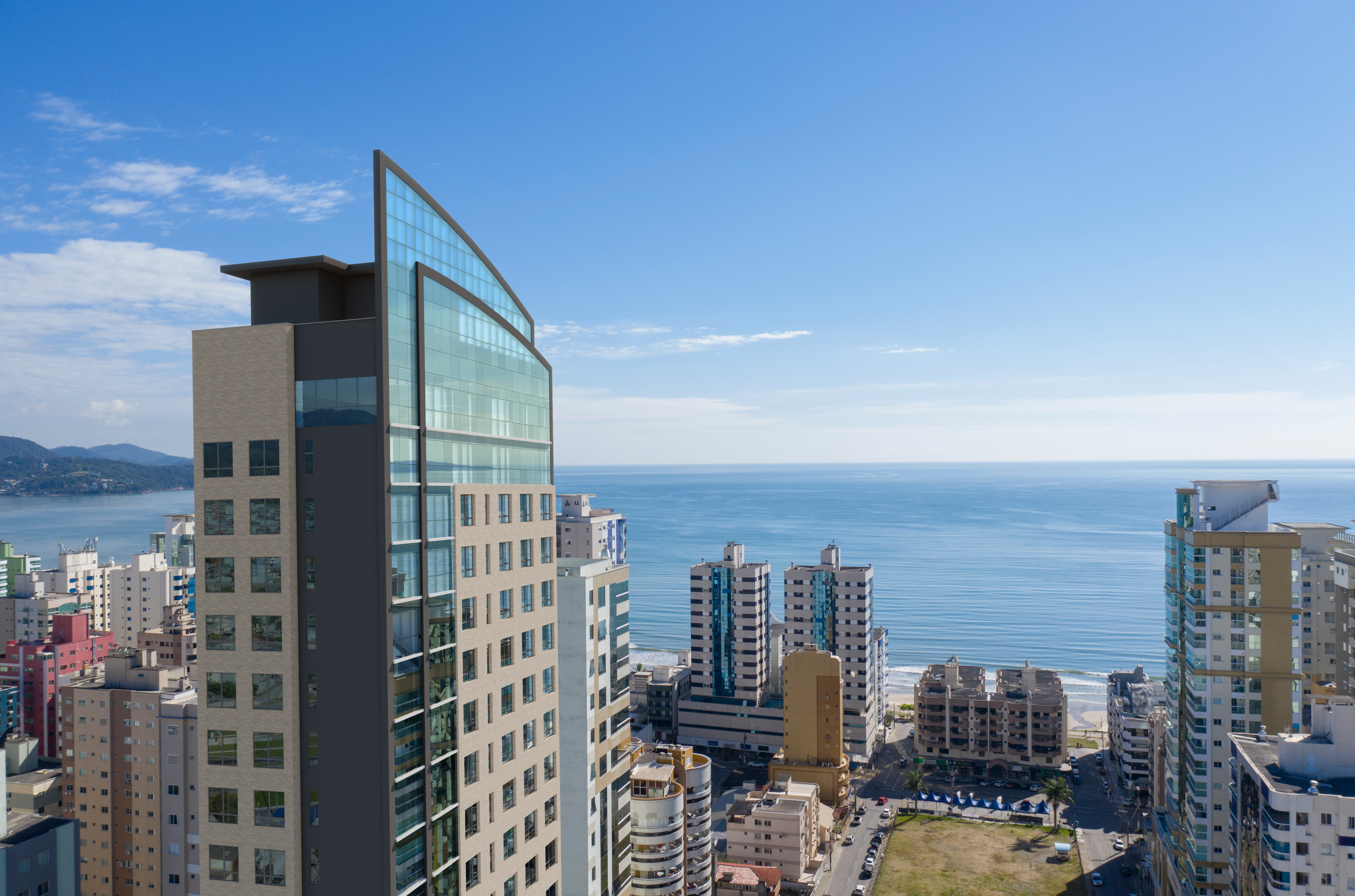 Apartamento com 2 quartos à venda em Meia praia, Itapema/SC · PropWase