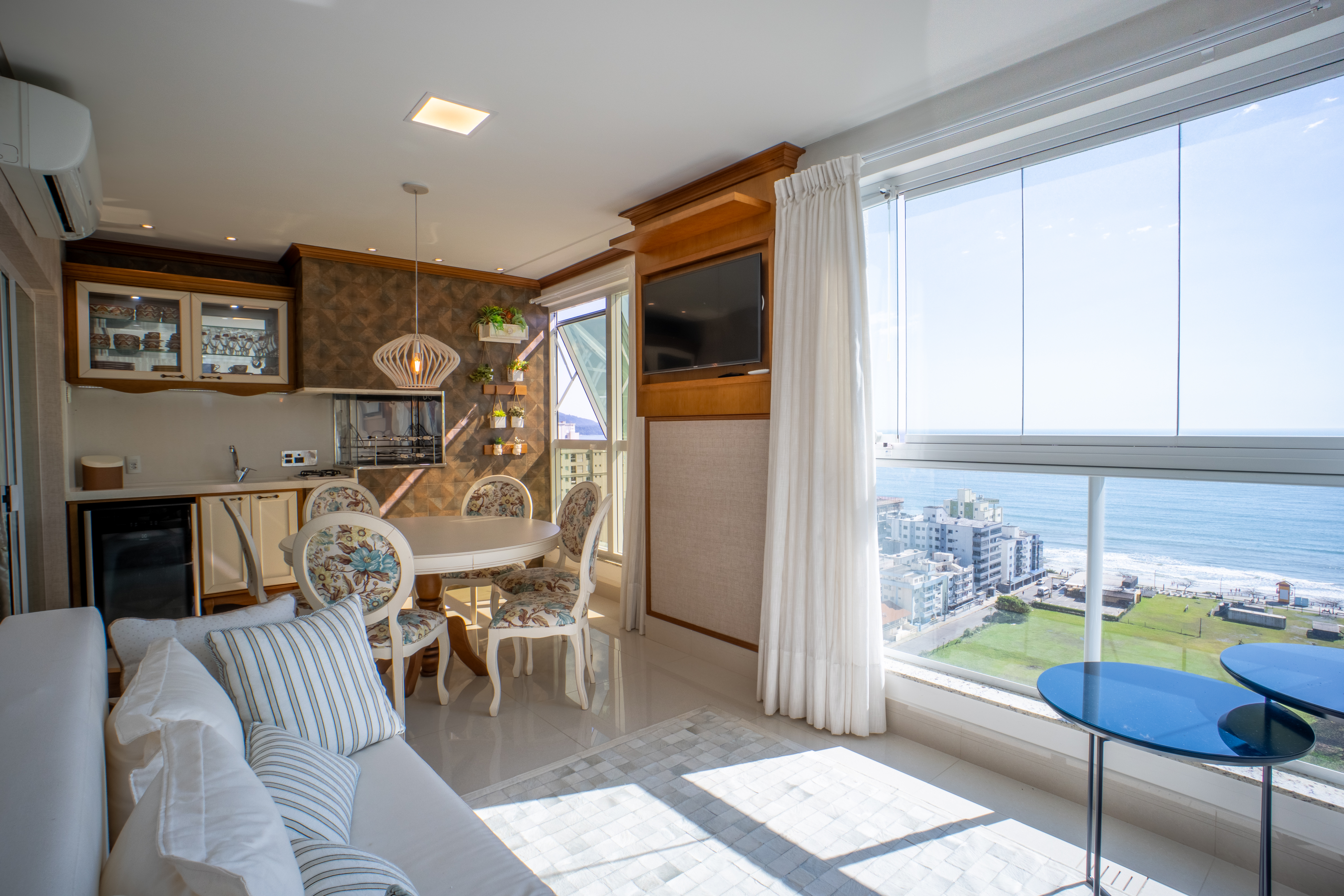 Apartamento com 4 quartos à venda em Meia Praia, Itapema/SC · PropWase