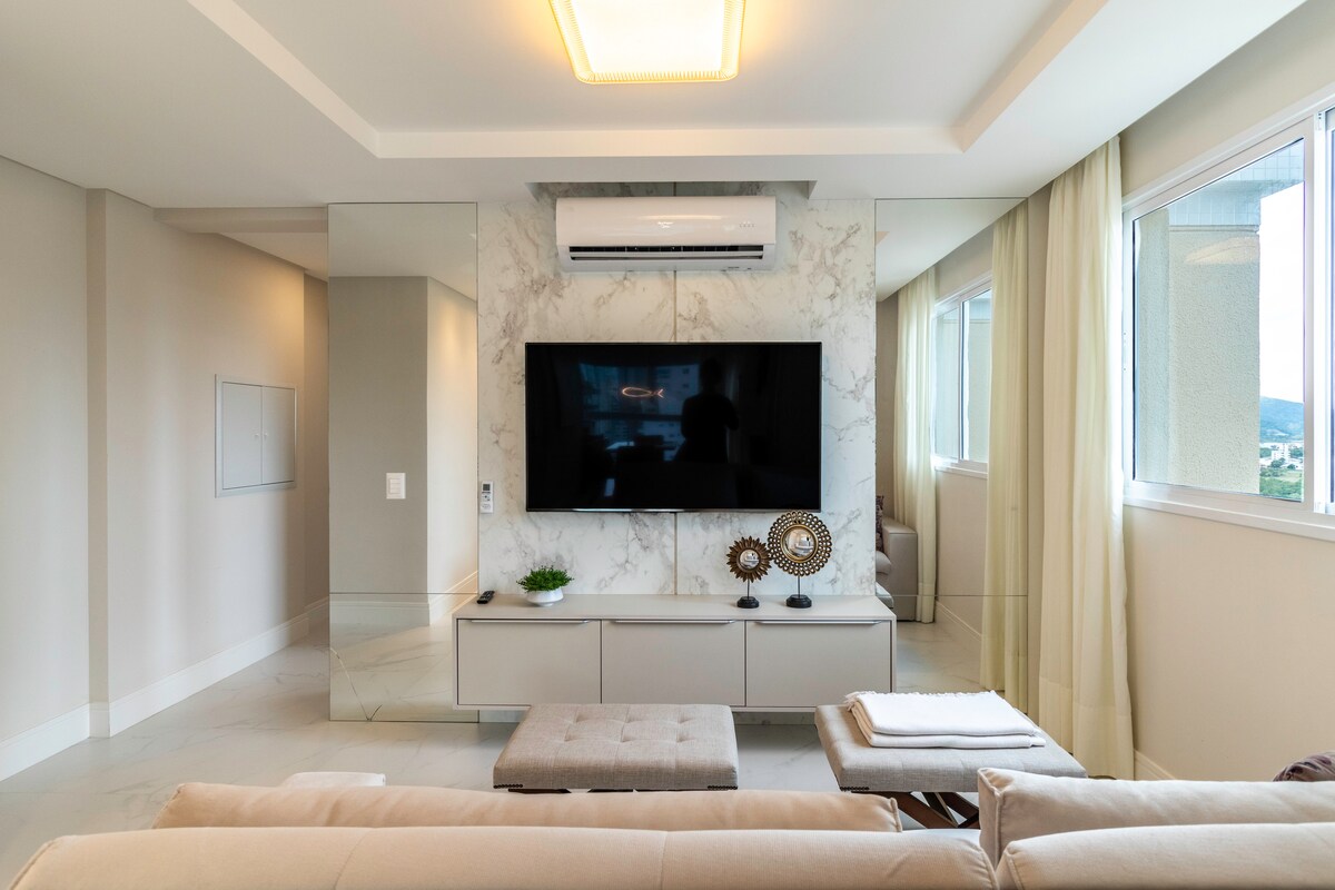 Apartamento com 2 quartos à venda em Meia Praia, Itapema/SC · PropWase