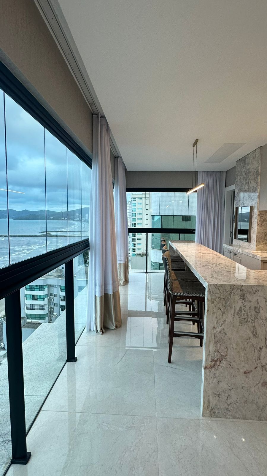 Apartamento com 4 quartos à venda em Meia Praia, Itapema/SC · PropWase
