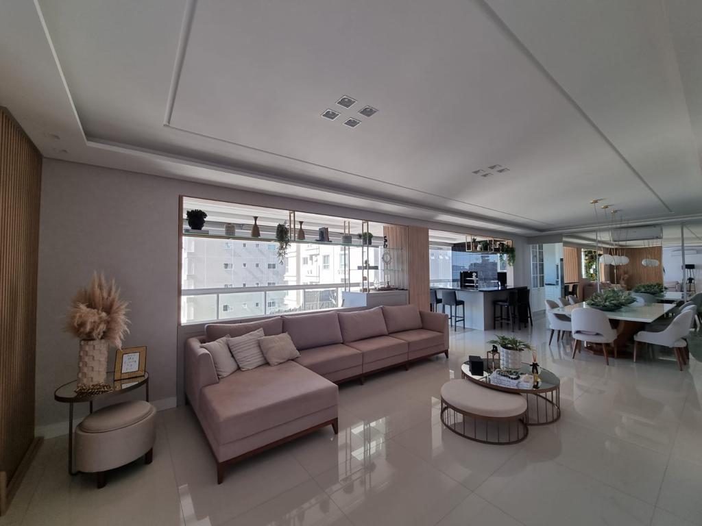 Apartamento à venda em Meia Praia, Itapema/SC · PropWase